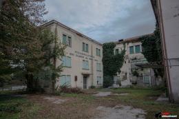"Il vecchio ospedale cade a pezzi"