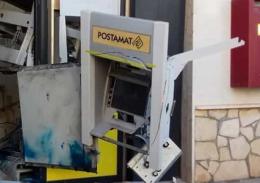 Fanno esplodere il Postamat e rubano 36mila euro