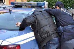 Senza fissa dimora cerca di scassinare il bancomat, arrestato