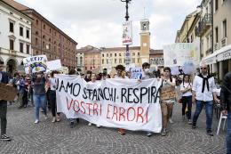 "Basta  cemento", i giovani di Fridays for future contro la giunta Gaffeo