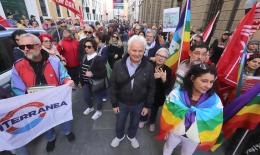 Centinaia in piazza per dire “Pace”