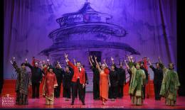 Un “Cin Ci Là” ritmato da applausi