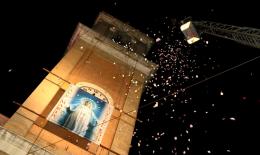 Sguardi in alto per l’infiorata