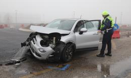 Schianto nella rotatoria del cantiere, tre feriti