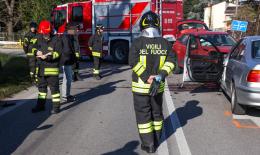 Frontale, un ferito e traffico in tilt