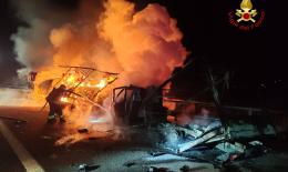 Inferno in autostrada: due vittime