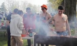 Pasquetta rovente, tra grigliate e sole