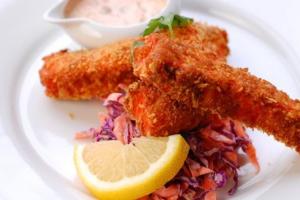 Banchetto di pesce, poi scappano senza pagare