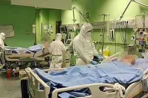 Scendono i ricoverati, ma i morti sono quasi 2mila