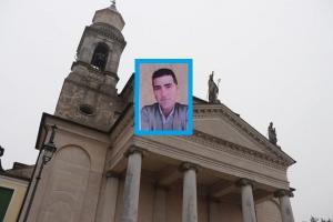 Una folla per l&rsquo;addio all&rsquo;amato Sandro