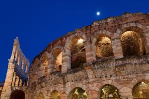 Rientro comodo dall'Opera?  Parte il bus service