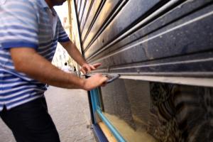 "Muoiono negozi e centri storici"