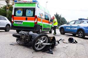Schianto e paura per una ragazza