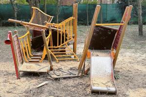 Giardini delle Torri, si tagliano alberi