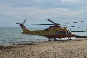 Tuffo in mare, 17enne rischia la paralisi