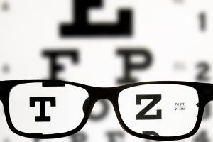 Allarme miopia: metà dei bambini ne soffrirà