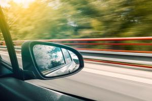 Se li hai in auto rischi la multa