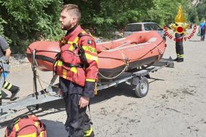 Si tuffa e muore a 33 anni