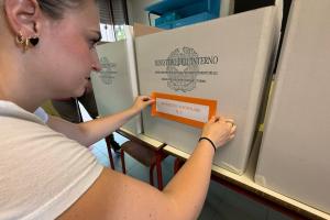 Tutto pronto: due giorni di voto per cinque quesiti