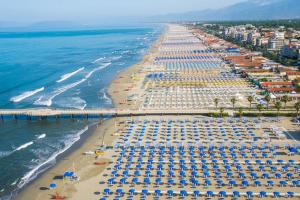 Aumenti fino a 600 euro per l'ombrellone