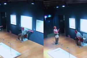 Turisti distruggono l'opera d'arte