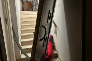 Casa devastata per un pugno di oro