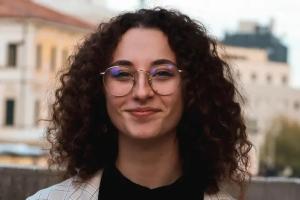 "12 ore al giorno a 2 euro l'ora"