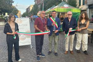 Sbarca in centro “Magna e Tasi”