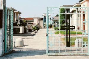 Bagni tutti nuovi al cimitero