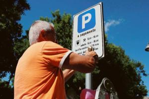 “Parcheggi, incubo quotidiano”