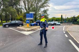 Betoniera perde cemento, traffico in tilt