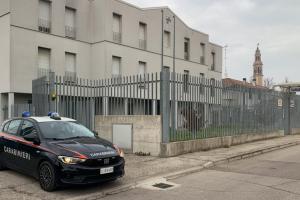 Occupa uno stabile abbandonato: denunciato