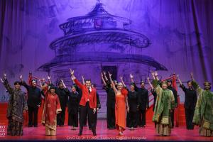 Un “Cin Ci Là” ritmato da applausi