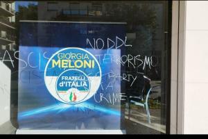 Imbrattata la sede di FdI a Mestre