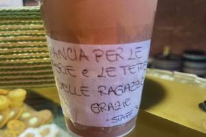 "Mancia per le tette"