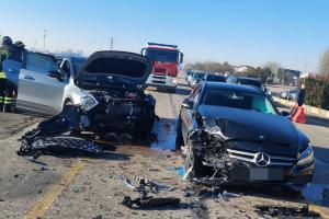 Schianto sulla Sp4, auto distrutte