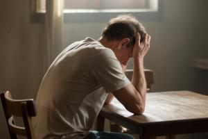 "Terrorizzato da mio figlio, temo mi uccida"