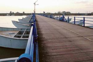 Ponti di barche, parte la pulizia