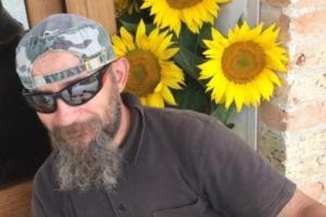 Paolo riposerà assieme ai suoi amati cani