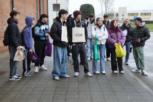 In oltre 400 alla ricerca di futuro