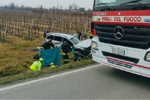 Grave incidente sulla strada per il mare, 5 feriti