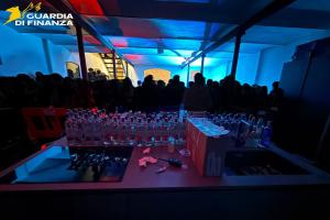 Megafesta abusiva: erano in centinaia