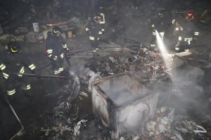 Si levano le fiamme, ci pensano i pompieri