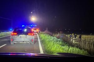 Scontro tra auto, una vola nel fossato