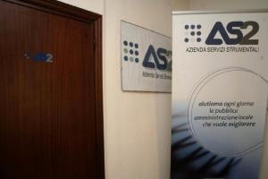 As2 frena la selezione del direttore: “Adesso pensiamo ai conti del bilancio”