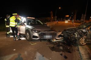 Frontale: cinque persone ferite