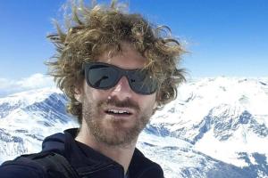 Sciatore muore travolto dalla valanga