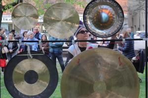 Il gong che canta l’inclusione