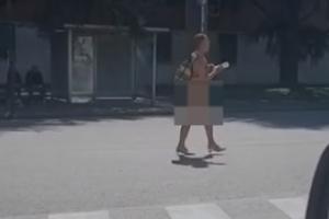 Nudo con i tacchi in stazione: attimi di sconcerto, poi arriva l'ambulanza