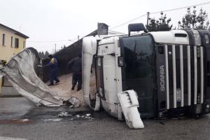 Camion si ribalta, Romea in tilt